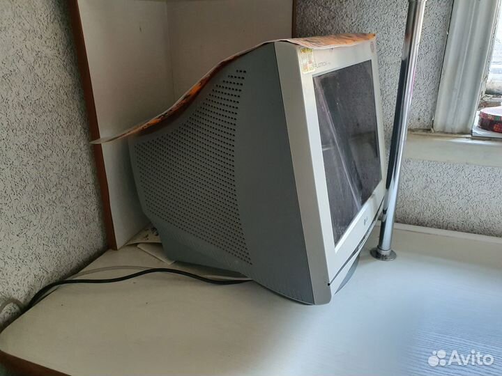 Монитор LG Flatron F700B