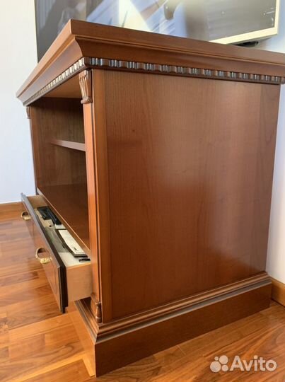 Тумба под тв из массива дерева(вишня)