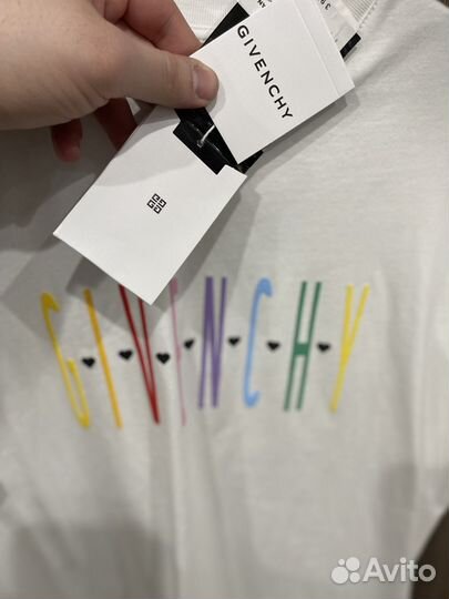 Футболка givenchy