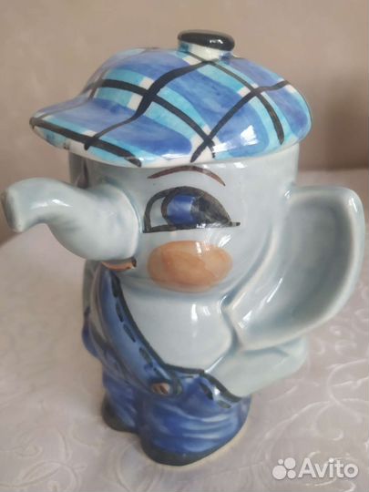 Фарфоровая чайница
