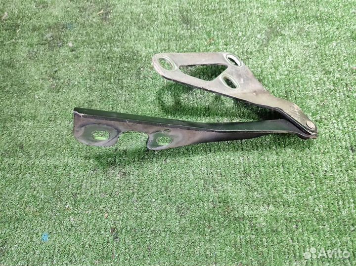 Петля капота правая Opel astra H 2010