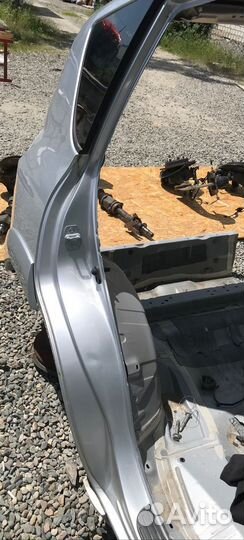 Задняя правая крыло на Toyota Rav4