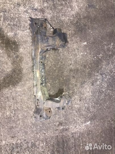 Передний подрамник(балка) Тойота Тоунайс Ноах SR40