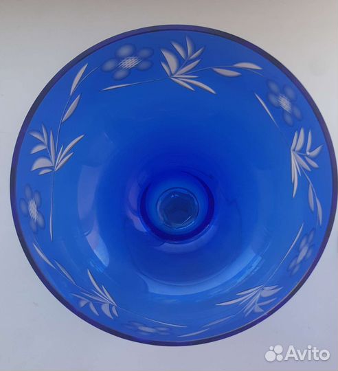 Хрустальные вазы конфетницы на ножках