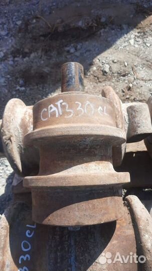 Каток поддерживающий roller Caterpillar CAT330CL