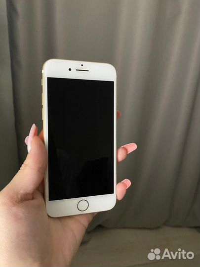 Телефон iPhone 7