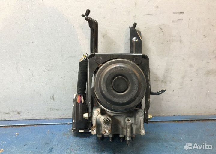 Блок ABS Lexus Ls430 UCF30 UCF31