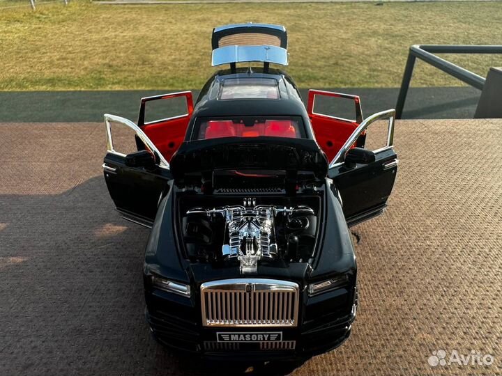 Модель автомобиля Rolls-Royce Cullinan металл