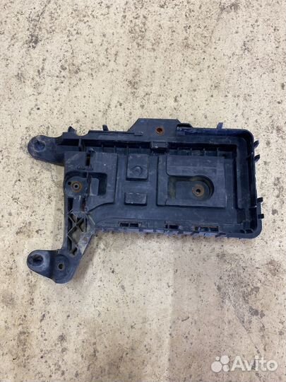 Крепление аккумулятора Skoda