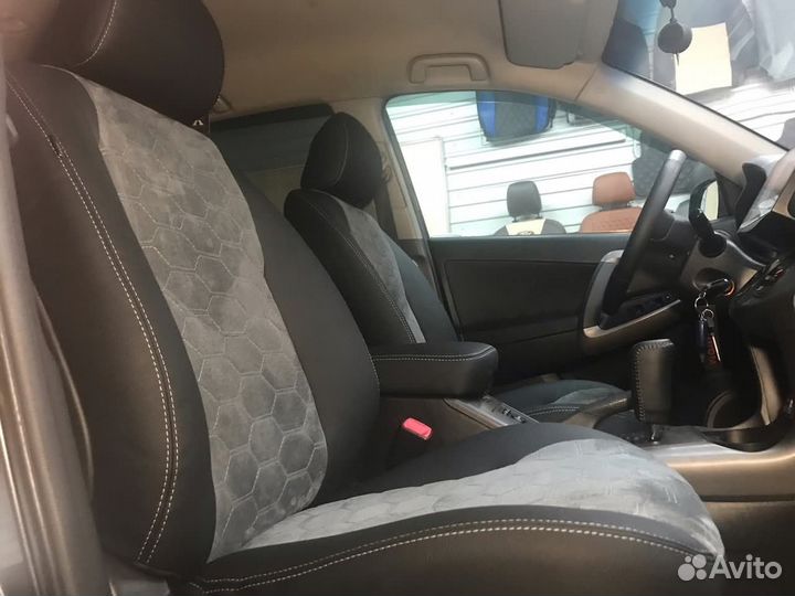 Чехлы на Toyota RAV4 30