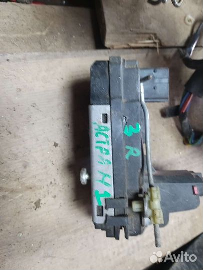 Замок задний правый опель астра h, зафира b