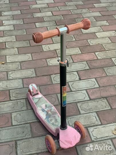 Самокат трехколесный