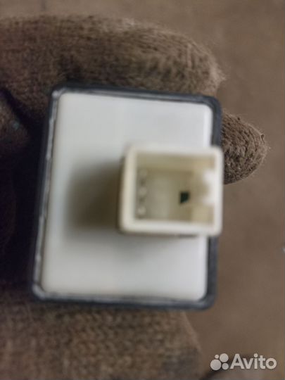 Кнопка центр замка Kia Carnival 2002-2006 2.5