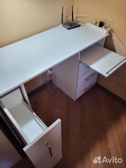 Маникюрный стол бу