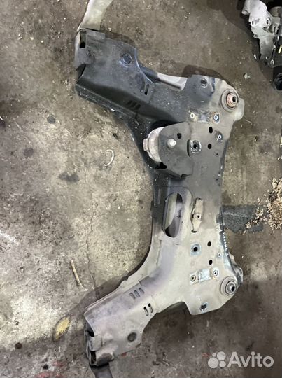 Подрамник передний Renault Megane 3 меган