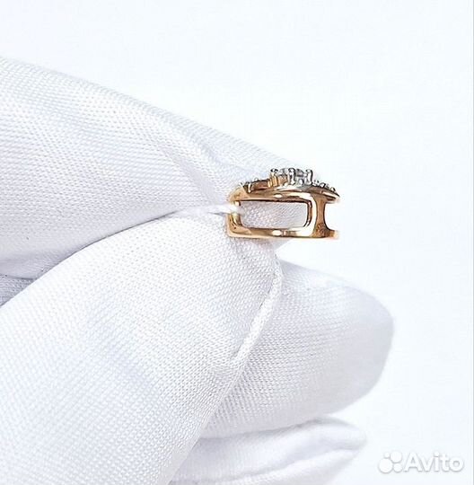 Золотая подвеска с камнем