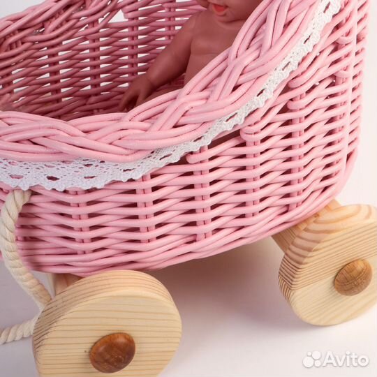 Плетеная коляска каталка