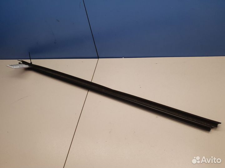 Накладка стекла передней левой двери Volkswagen Pa