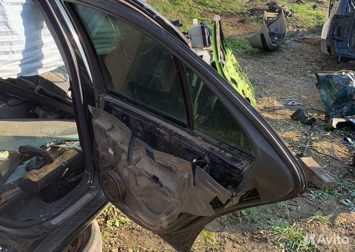 Дверь задняя правая mercedes w203