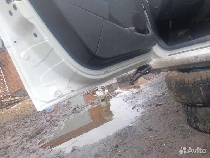 Двери передние Renault Logan 2013