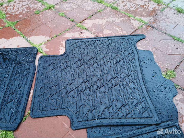 Автомобильные коврики резиновые