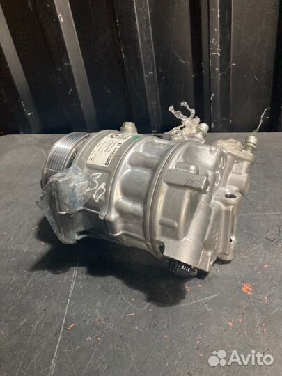 Компрессор кондиционера Bmw 5 G30 N63 2018