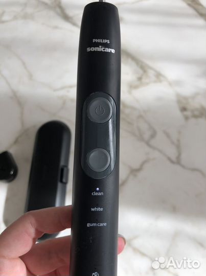 Электрическая зубная щетка philips