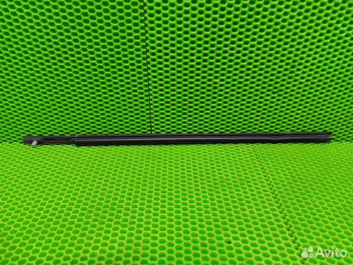 Молдинг стекла двери задний левый Land Rover Range