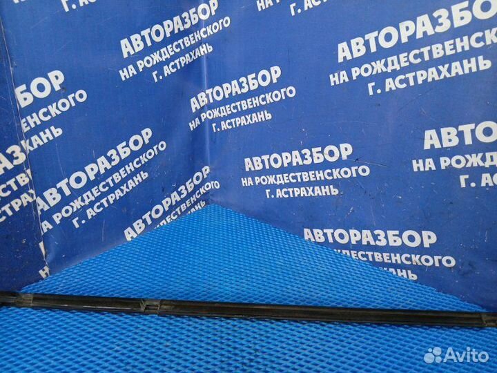 Бархотка двери Nissan Tiida седан HR16 2010