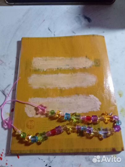 Тетрадь в клетку 42 листа + в подарок украшение