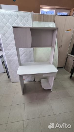 Стол компьютерный новый