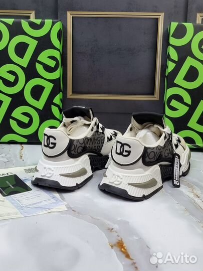 Кроссовки женские