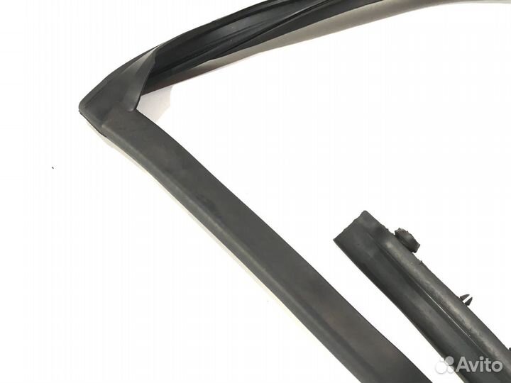 Уплотнитель задний правый BMW 5 E60