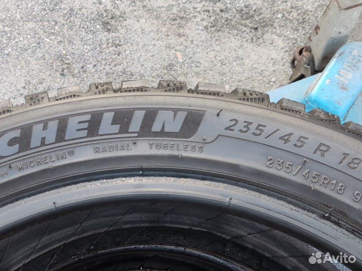 Michelin X-Ice North 4 235/45 R18