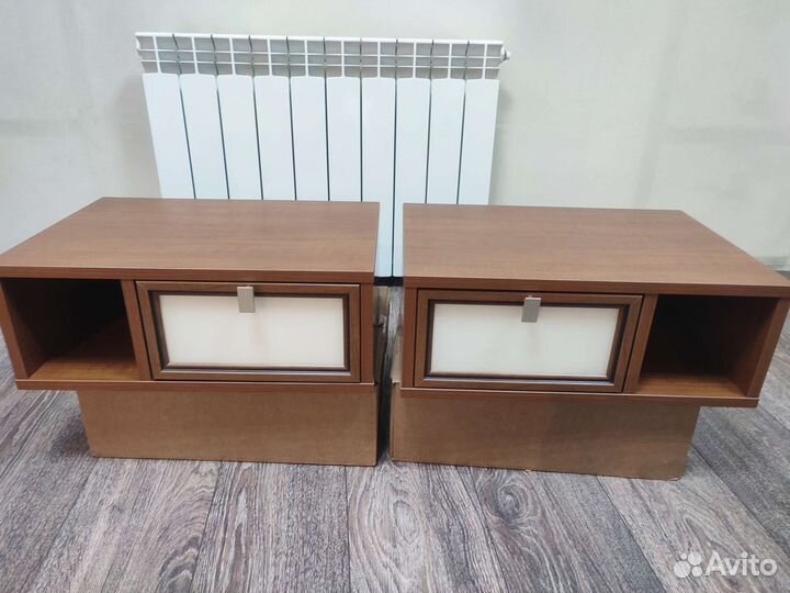 Две прикроватные тумбы