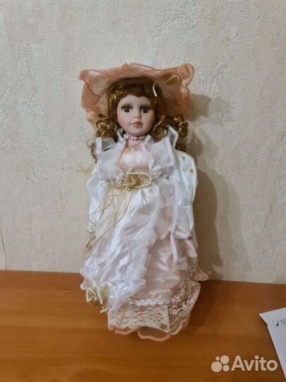 Кукла фарфоровая 40 см