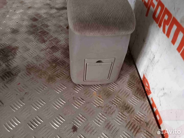 Подлокотник Мазда Милления TA5P