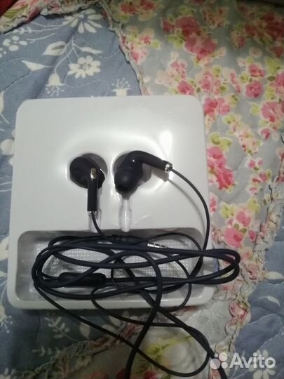 Проводные наушники новые