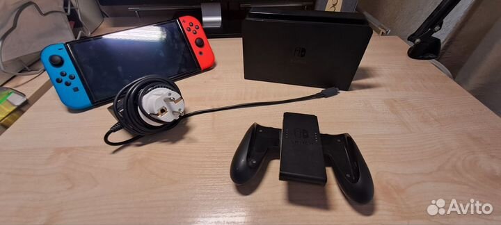 Прошитая приставка nintendo switch oled б/у кефир