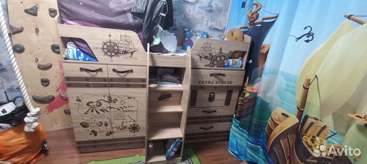 Детская кровать чердак со столом и шкафом