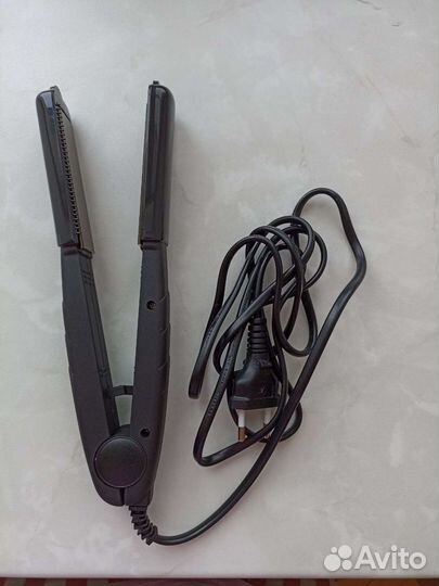 Выпрямитель для волос новый