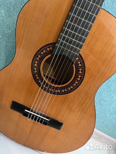 Акустическая гитара