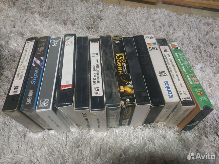 Видеомагнитофон и видеокассеты