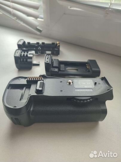 Батарейный блок Nikon мв-D10