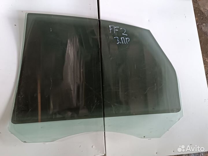 Стекло задней правой двери Ford Focus 2