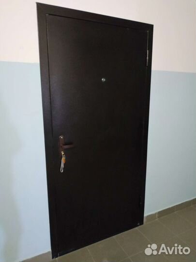 Дверь входная металлическая из новостройки