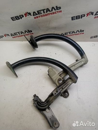 Петля крышки багажника Volkswagen Passat B7 седан