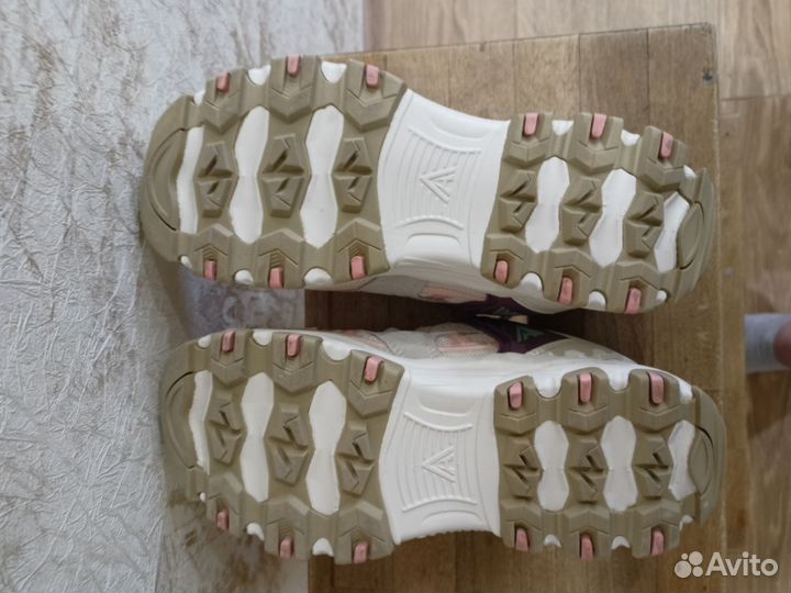 Кроссовки женские трекинг 37.5