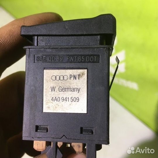 Кнопка аварийной сигнализации Ауди 100 С4