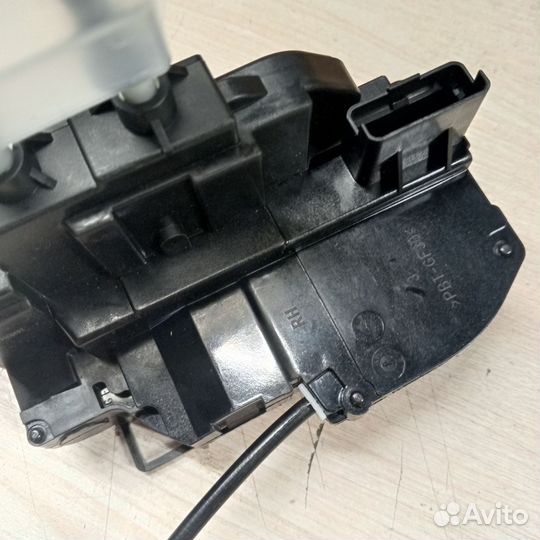 Замок передний правый Nissan Teana J31 805009W10A